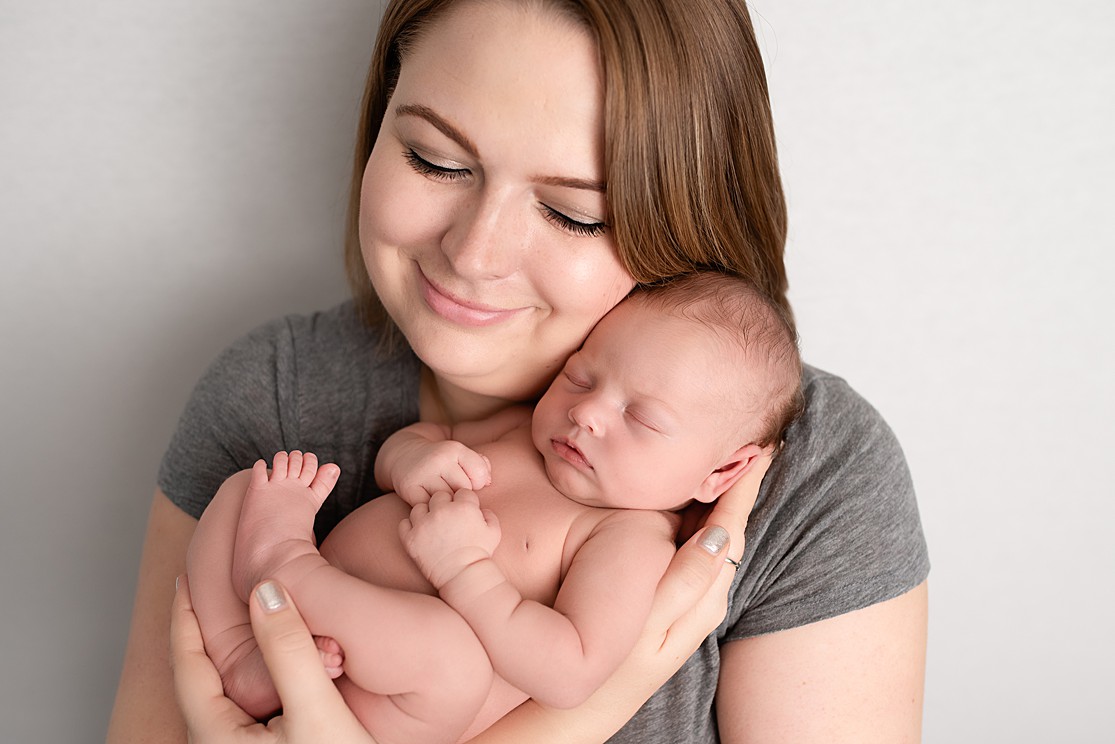 in home newborn photography session, mom and baby girl photo, san diego newborn photographer, lauren v photography