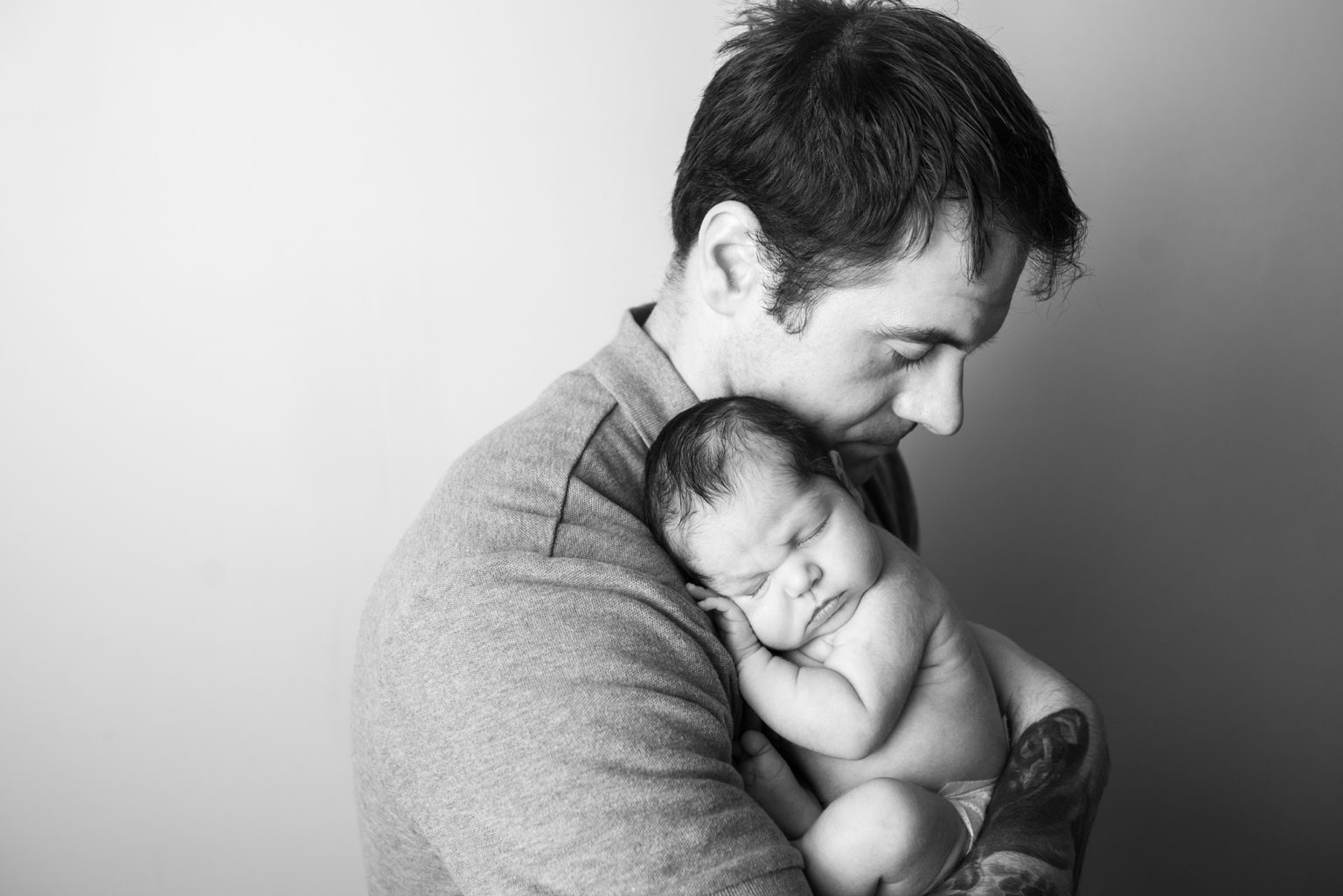 Newborn Photos with Dad - Lauren V Photography