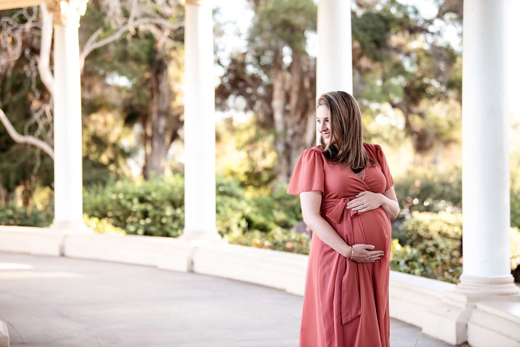 How Can I Look Amazing for My Maternity Photos? The Photographer's Client  Closet
